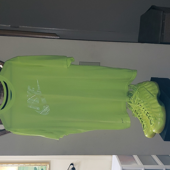 Men Volt Volt Black  Foam Posites & Matching Nike Shirt Set - Picture 2 of 11